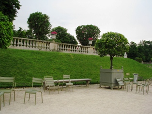 リュクサンブール公園のベンチ