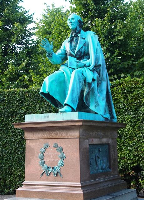 ローゼンボー城のアンデルセン像