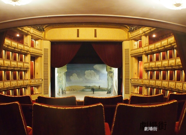 ウィーン国立歌劇場　ボックス席内部