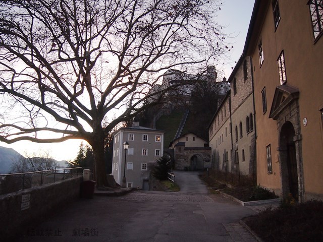 ノンベルク修道院の前