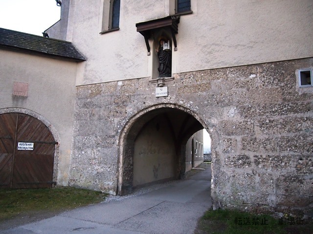 修道院入り口