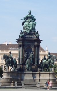 マリアテレジア像のモーツァルト